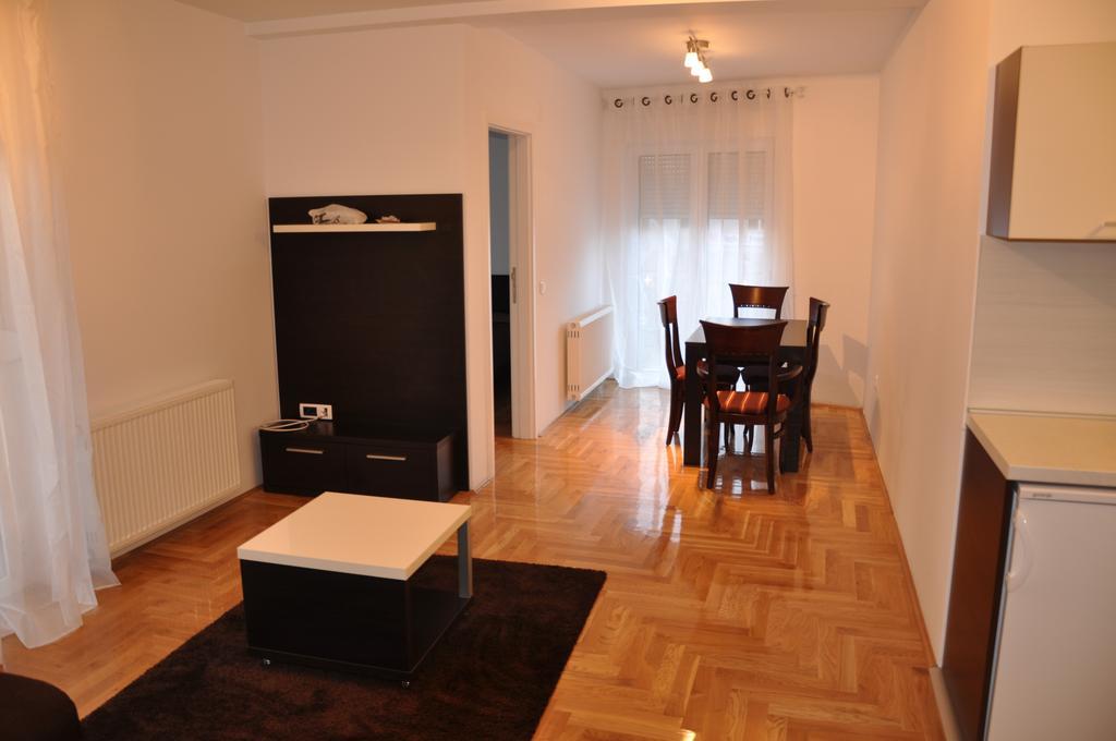 Park Srce Apartments アランジェロヴァツ 部屋 写真